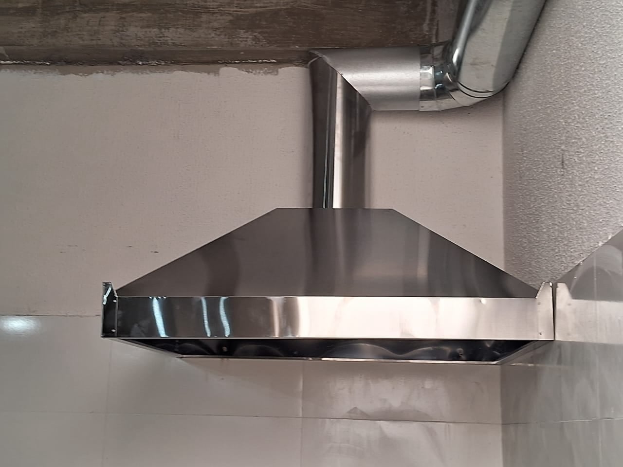 empresa especializada em calhas telhados estruturas metalicas steel frame coifas dutos pingadeiras