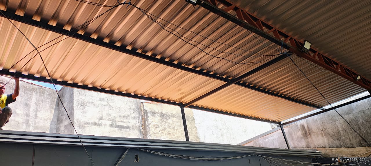 empresa especializada em calhas telhados estruturas metalicas steel frame coifas dutos pingadeiras